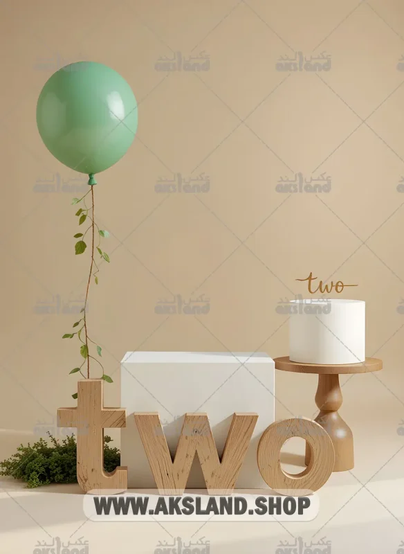 بک گراند عکاسی تولد کودک با طراحی مینیمال شامل حروف چوبی، بالن رنگی و کیک تولد روی پایه چوبی
